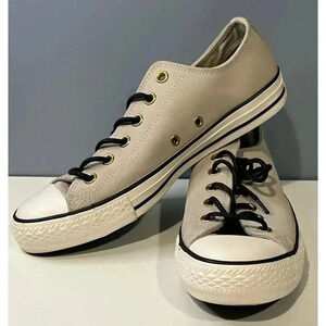 Converse All Stars in Suede - M7.5/W9.5